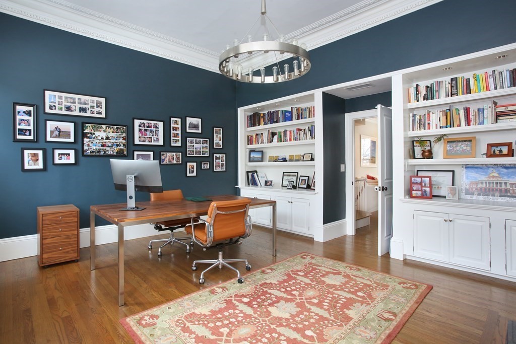 14 Rutland Square Boston, MA 02118 - Photo 17 of 19 a living room with furniture and a rug