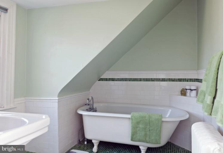 3219 Klingle Road Northwest Washington, DC 20008 - Photo 7 of 30 a bathroom with a bathtub and a sink