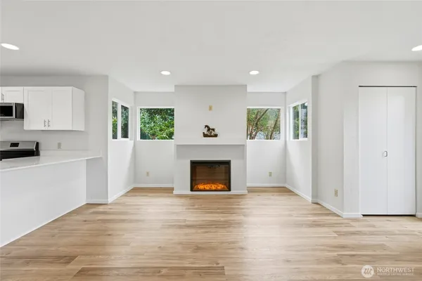 $330,000 | 4404 Terrace Drive, Unit 8, Everett, WA 98203