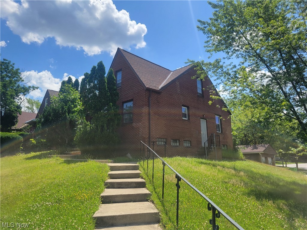 4106 Bayard Road Cleveland, OH 44121 - Photo 3 of 9