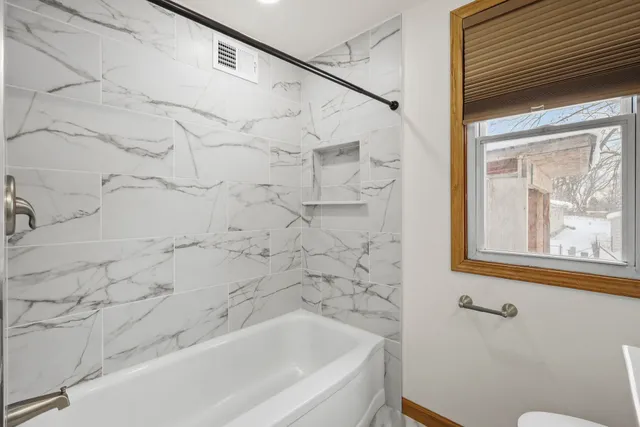 $274,900 | 2221 Kellogg Avenue, Janesville, WI 53546