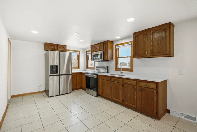 $274,900 | 2221 Kellogg Avenue, Janesville, WI 53546