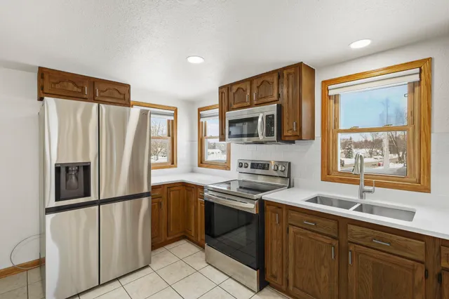 $274,900 | 2221 Kellogg Avenue, Janesville, WI 53546