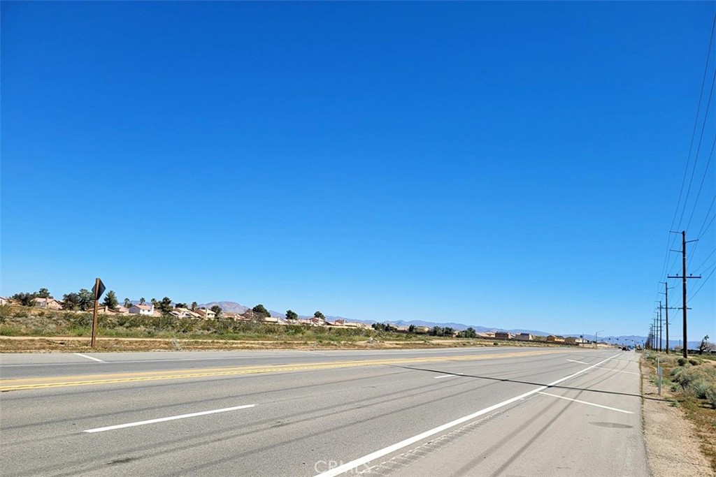 5 Palmdale Road Adelanto, CA 92301 - Photo 4 of 32