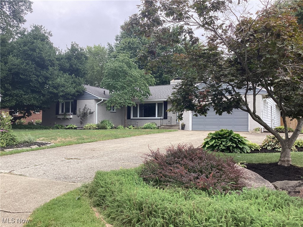 3009 Chamberlain Road Akron, OH 44333 - Photo 1 of 20 Beautifully landscaped, Fully fenced in yard, and a spacious ranch with large bedrooms and great Living areas.