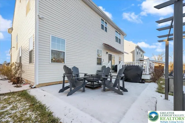 $599,000 | 1064 Woodmont Lane, Catasauqua, PA 18032