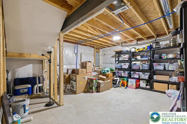 $599,000 | 1064 Woodmont Lane, Catasauqua, PA 18032