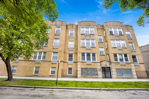$2,300 | 2456 North Hamlin Avenue, Unit 3N, Chicago, IL 60647