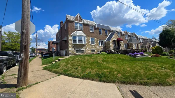 $1,300 | 165 East Fariston Drive, Philadelphia, PA 19120