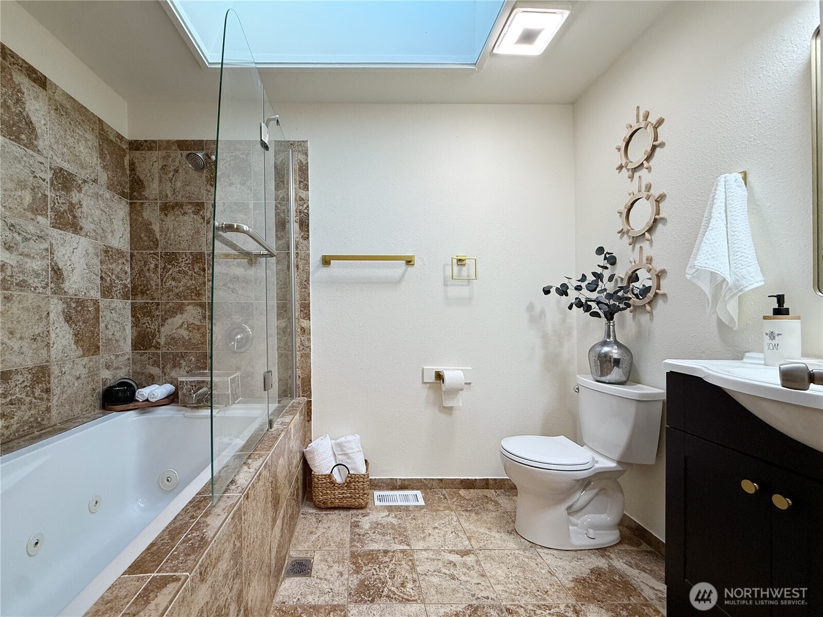 2009 North 154th Place Shoreline, WA 98133 - Photo 19 of 40