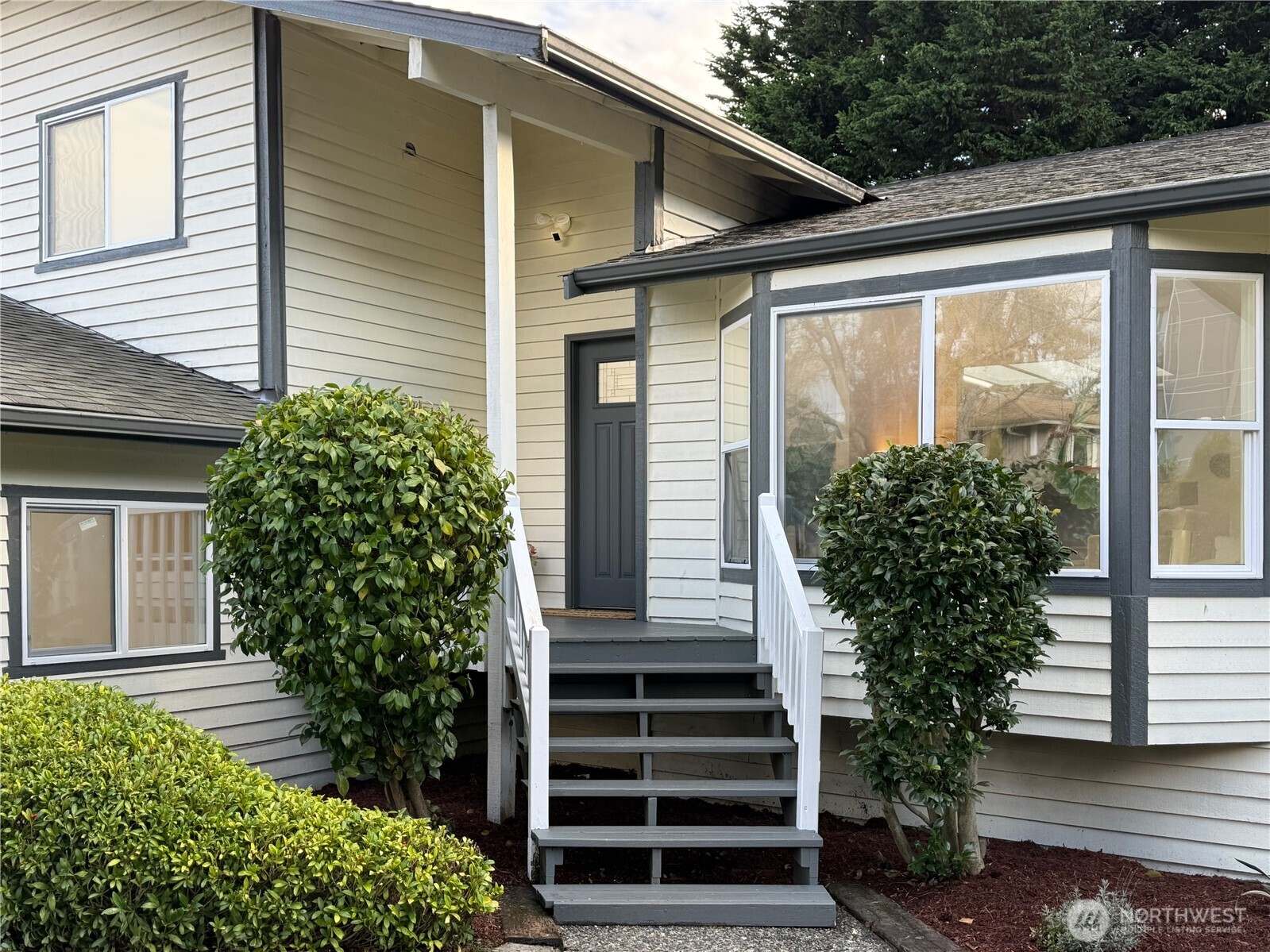 2009 North 154th Place Shoreline, WA 98133 - Photo 4 of 40