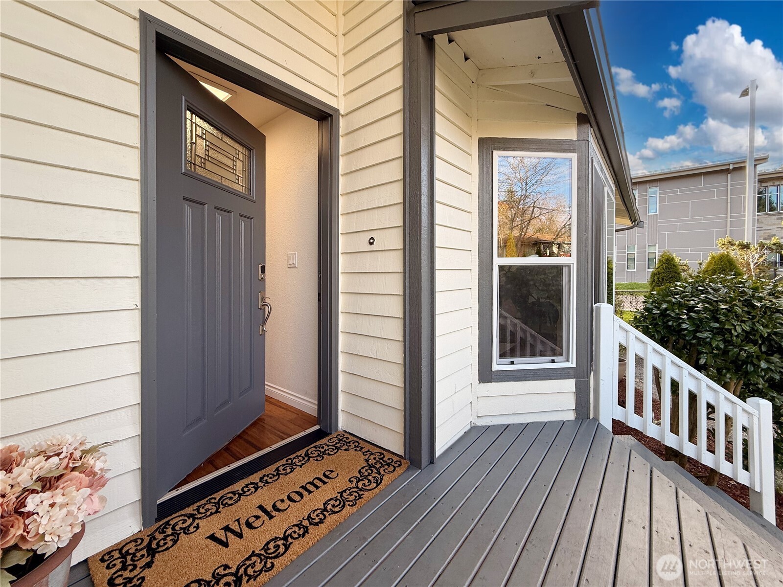 2009 North 154th Place Shoreline, WA 98133 - Photo 5 of 40