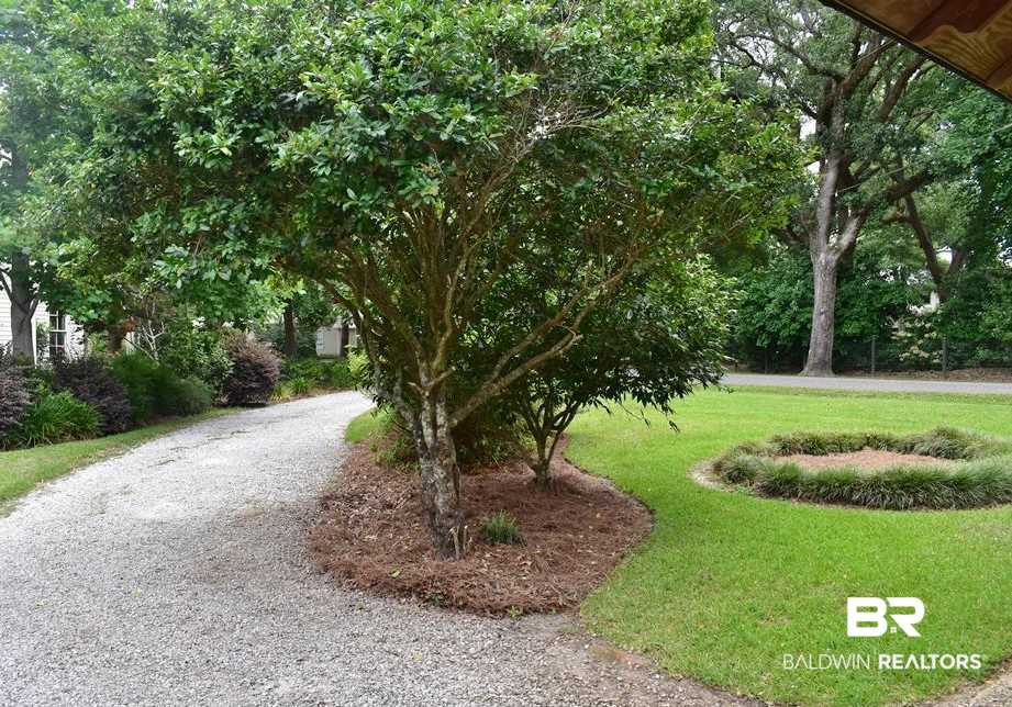 352 South Summit Street Fairhope, AL 36532 - Photo 7 of 49 Front Yard & Driveway