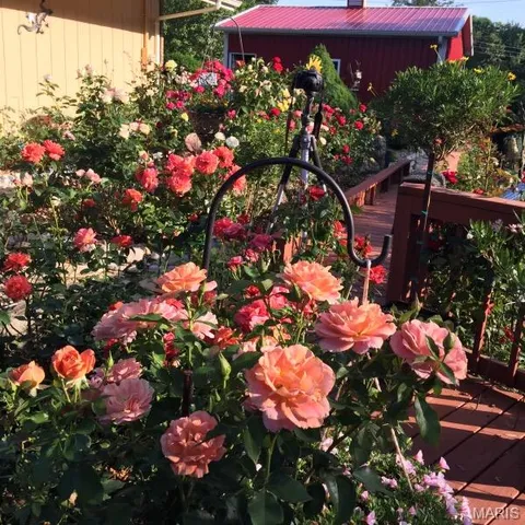 $275,000 | 694 East 2735th Avenue, Ramsey, IL 62080