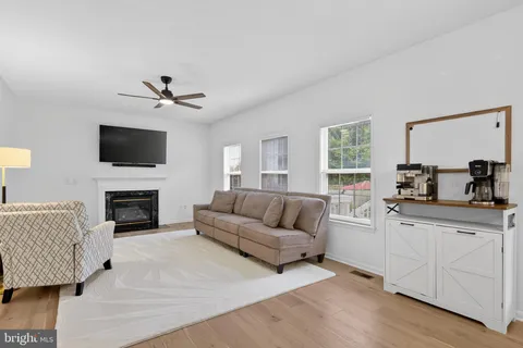 $824,900 | 242 Fox Chase Street, Warrenton, VA 20186