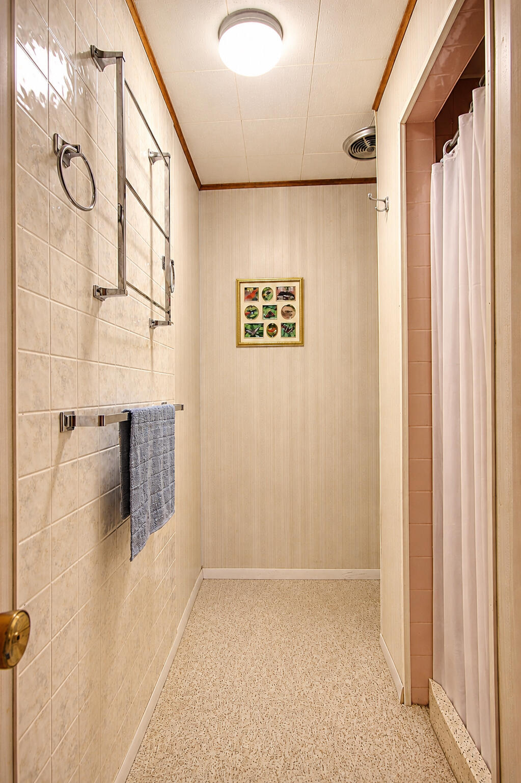9502 Forrest Drive Highland, IN 46322 - Photo 19 of 27 a view of a bathroom