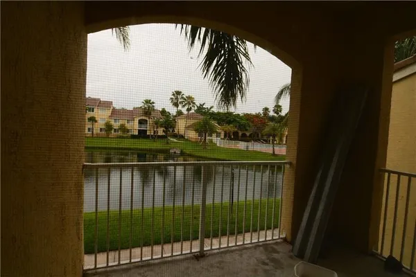 $1,900 | 2620 South University Drive, Unit 204, Davie, FL 33328