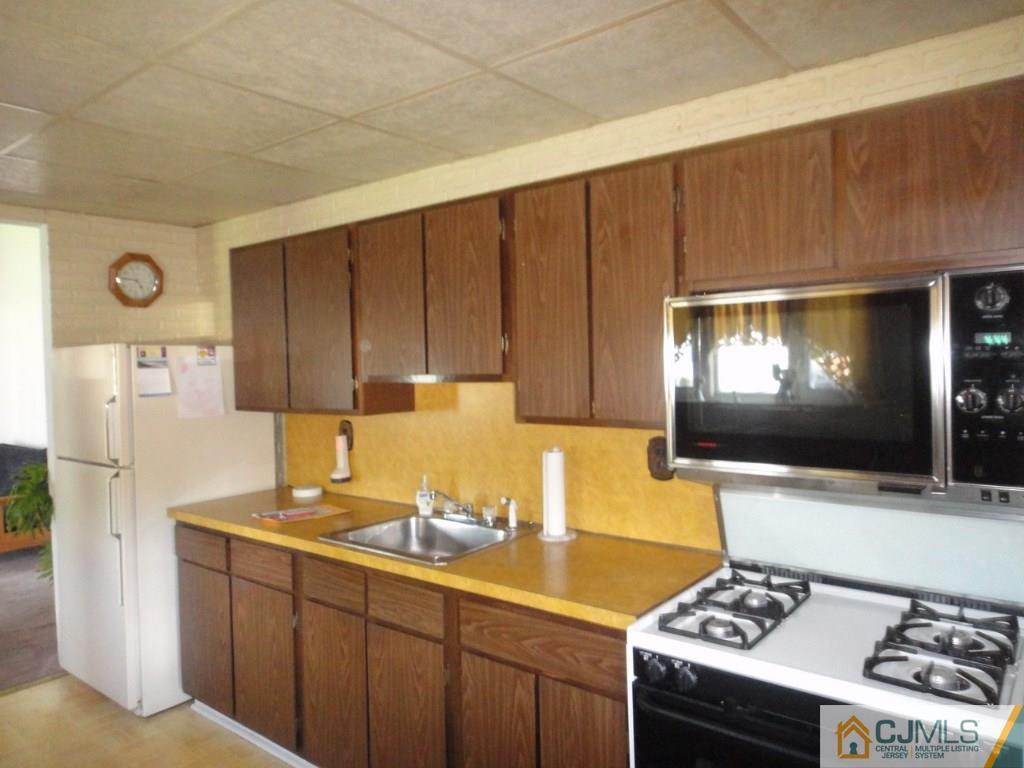 405 Decatur Avenue Middlesex, NJ 08846 - Photo 4 of 14 Gallery Image 4
