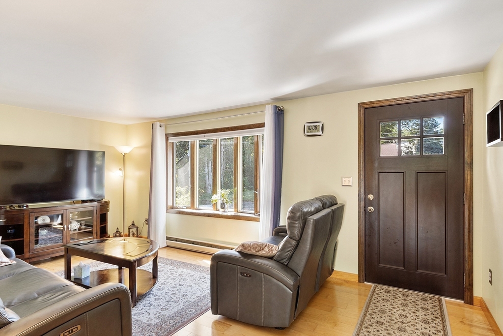 8 Pershing Street Worcester, MA 01606 - Photo 5 of 25