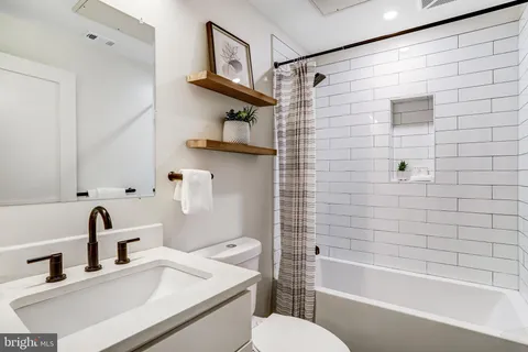 $575,000 | 1505 K Street Southeast, Unit 2, Washington, DC 20003