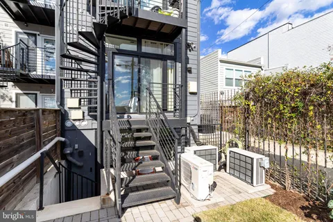 $575,000 | 1505 K Street Southeast, Unit 2, Washington, DC 20003