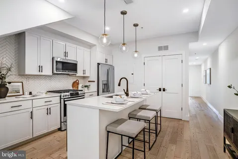 $575,000 | 1505 K Street Southeast, Unit 2, Washington, DC 20003