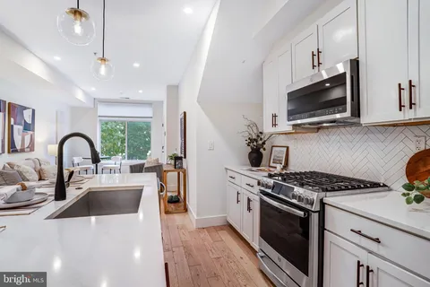 $575,000 | 1505 K Street Southeast, Unit 2, Washington, DC 20003