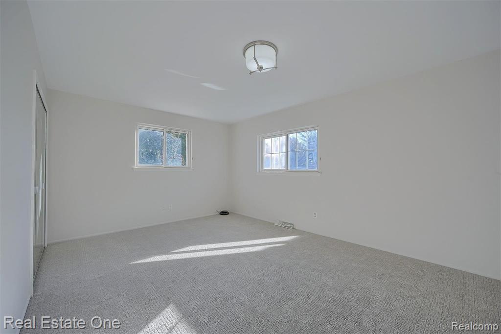 2060 Bretton Drive South Rochester Hills, MI 48309 - Photo 14 of 39