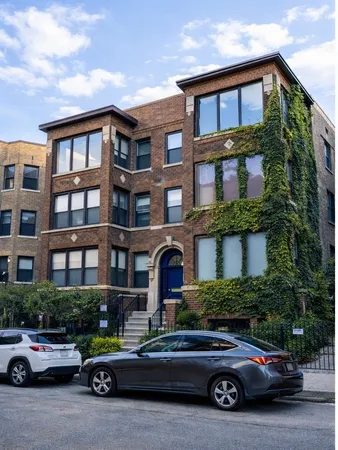 $2,100 | 902 West Margate Terrace, Unit 2D, Chicago, IL 60640
