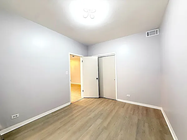 $2,100 | 902 West Margate Terrace, Unit 2D, Chicago, IL 60640