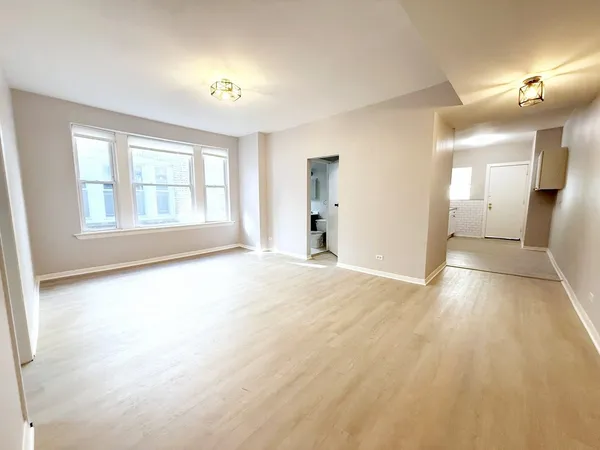 $2,100 | 902 West Margate Terrace, Unit 2D, Chicago, IL 60640