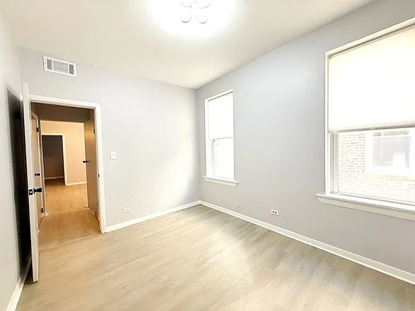 $2,100 | 902 West Margate Terrace, Unit 2D, Chicago, IL 60640