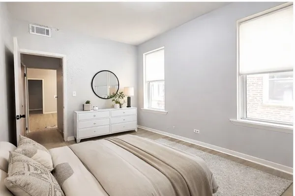 $2,100 | 902 West Margate Terrace, Unit 2D, Chicago, IL 60640