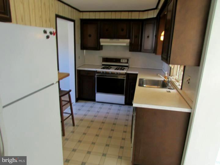 538 Scenic Road Springfield, PA 19064 - Photo 4 of 11 Kitchen
