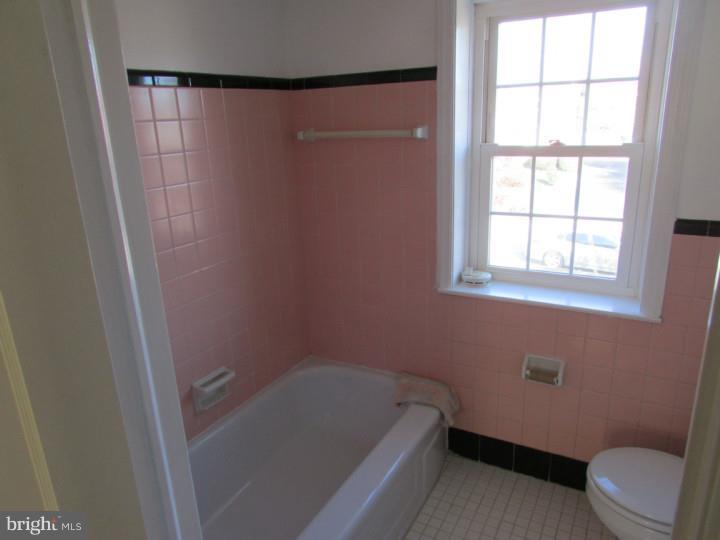 538 Scenic Road Springfield, PA 19064 - Photo 8 of 11 Bathroom