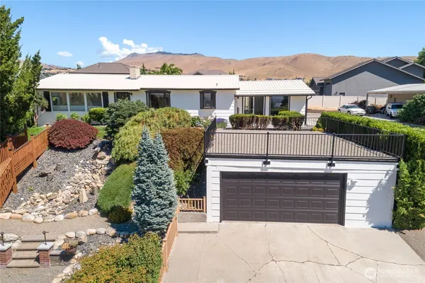 $699,000 | 330 Sunnyslope Heights Road, Wenatchee, WA 98801