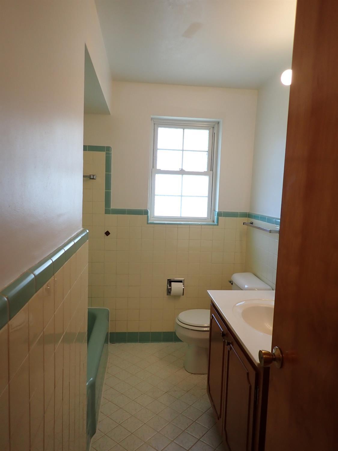 3479 Rocker Drive Cincinnati, OH 45239 - Photo 10 of 23 Gallery Image 10
