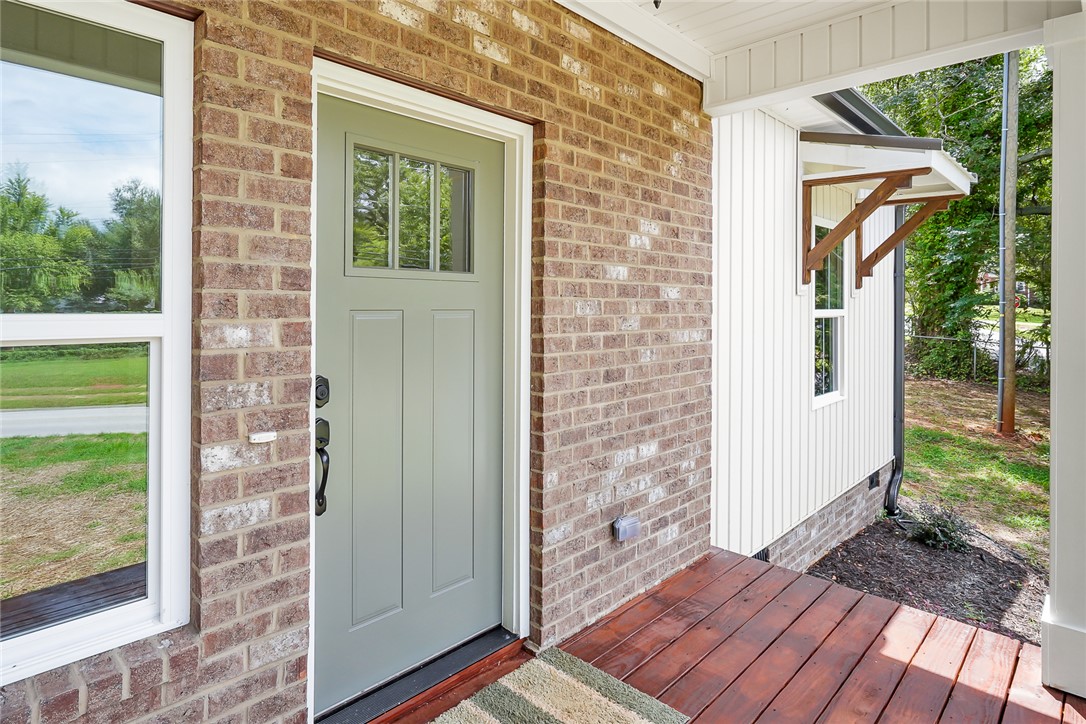 504 East Main Street Pendleton, SC 29670 - Photo 5 of 33