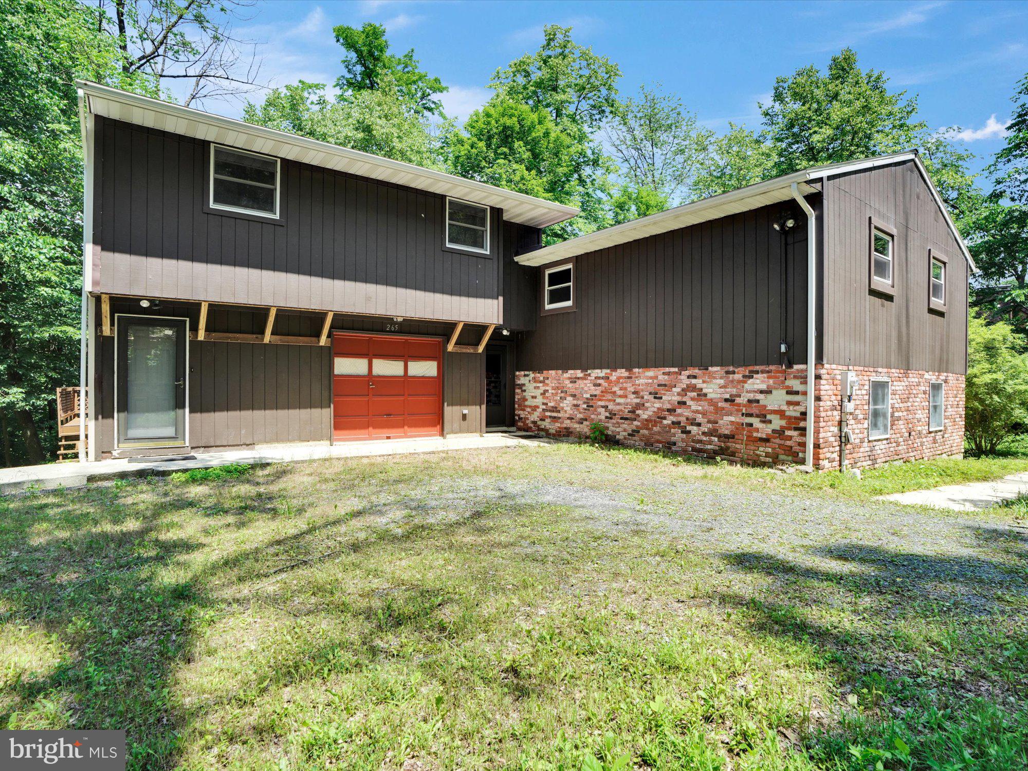 265 Mountain View Road Reading, PA 19607 - Photo 1 of 34