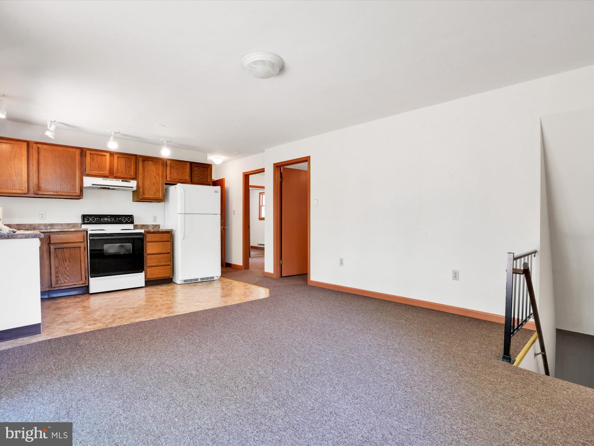 265 Mountain View Road Reading, PA 19607 - Photo 2 of 34