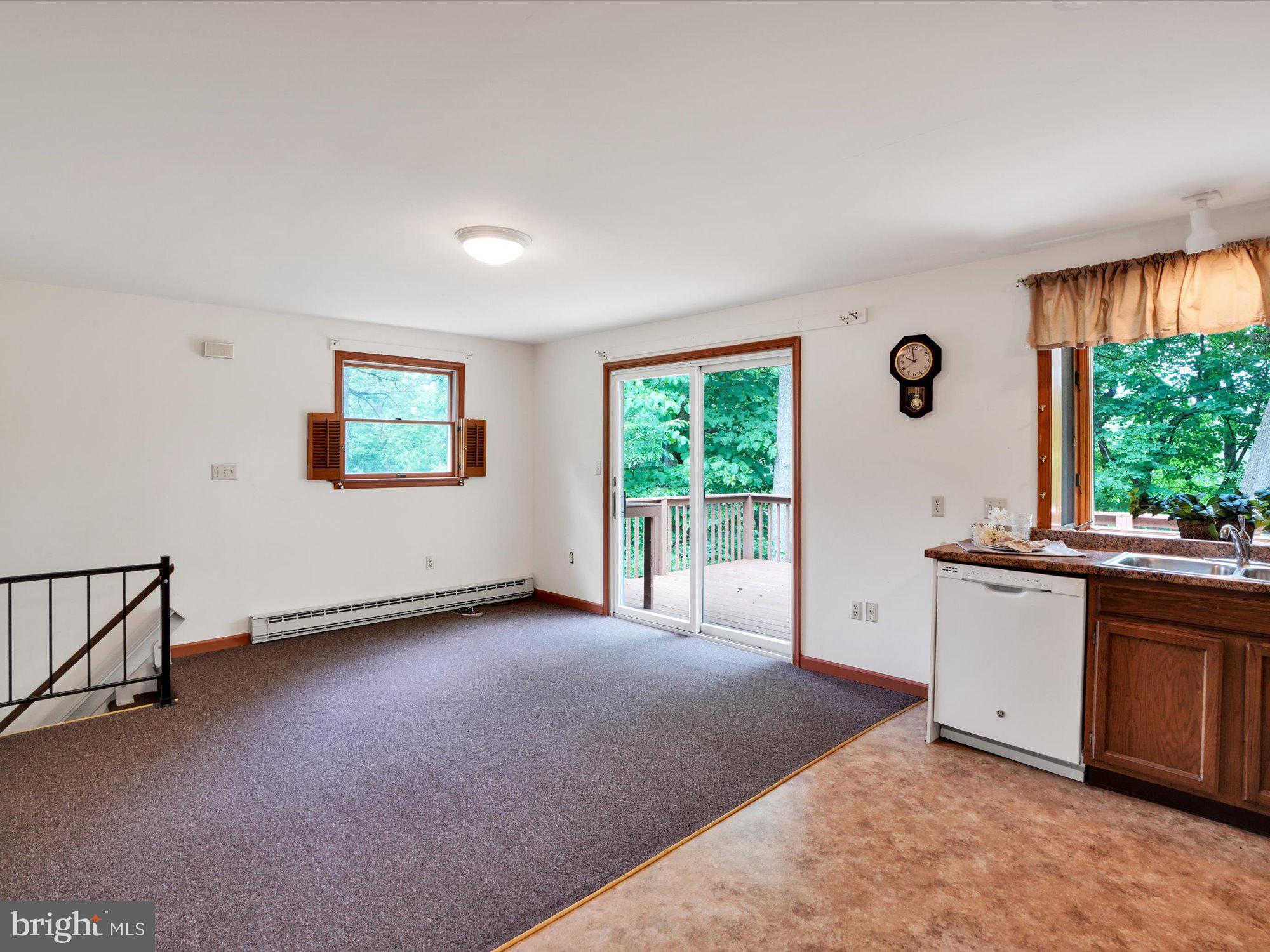 265 Mountain View Road Reading, PA 19607 - Photo 6 of 34