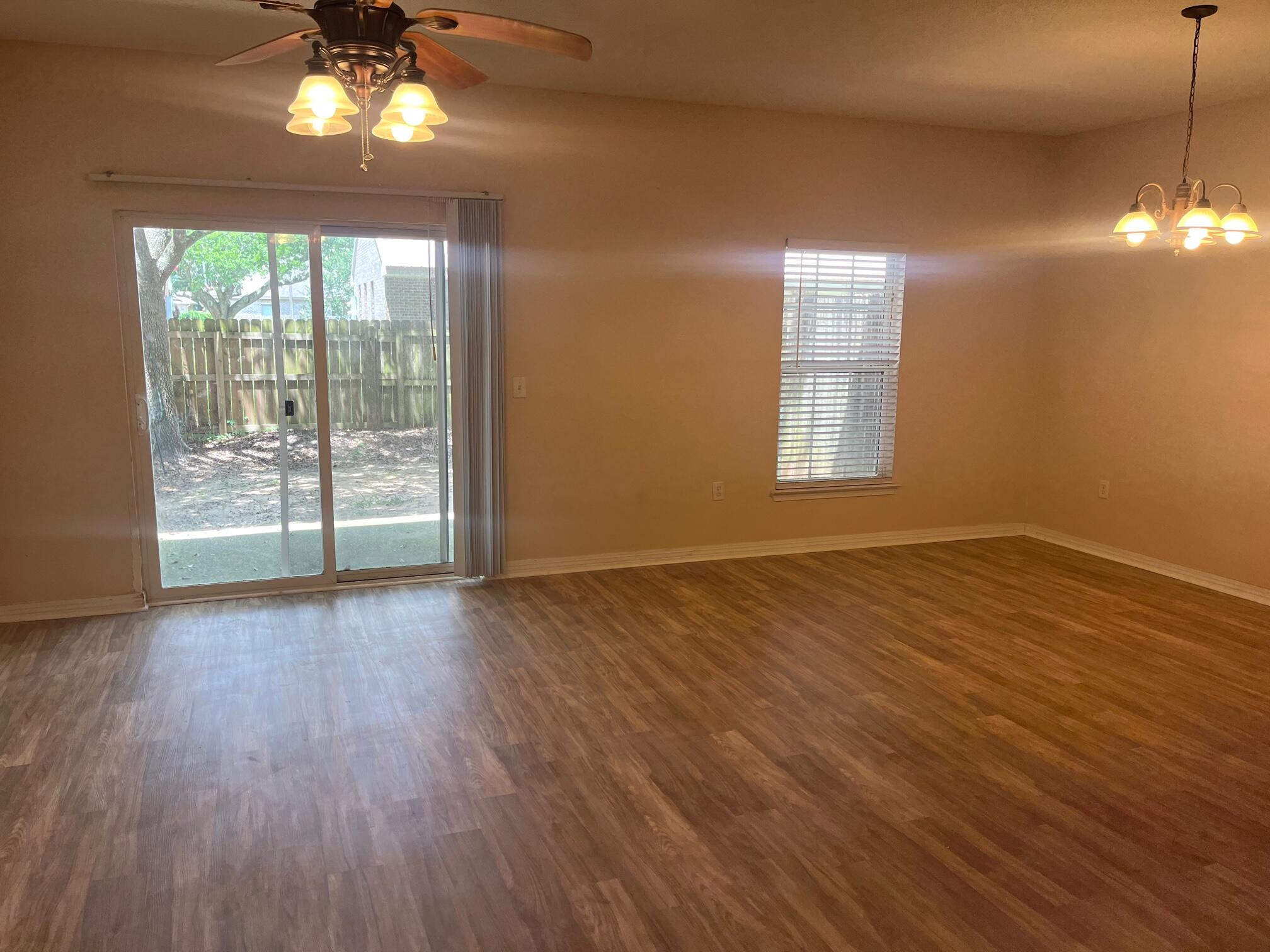 1411 Beaver Run Road Niceville, FL 32578 - Photo 2 of 11 Living Room