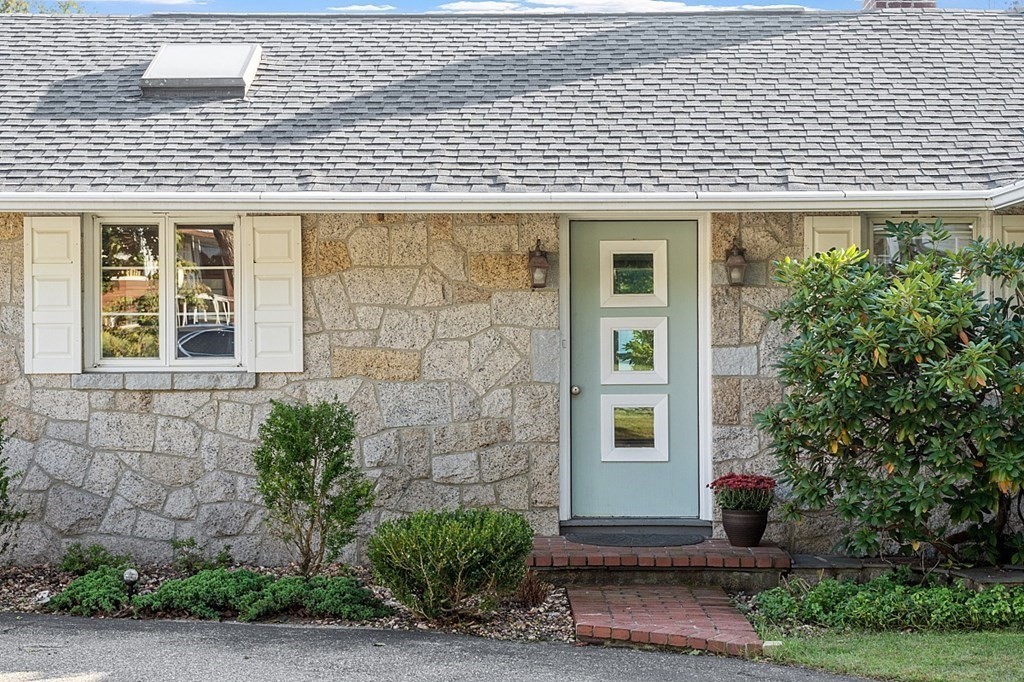 104 Douglas Road Gardner, MA 01440 - Photo 3 of 42 Gallery Image 3