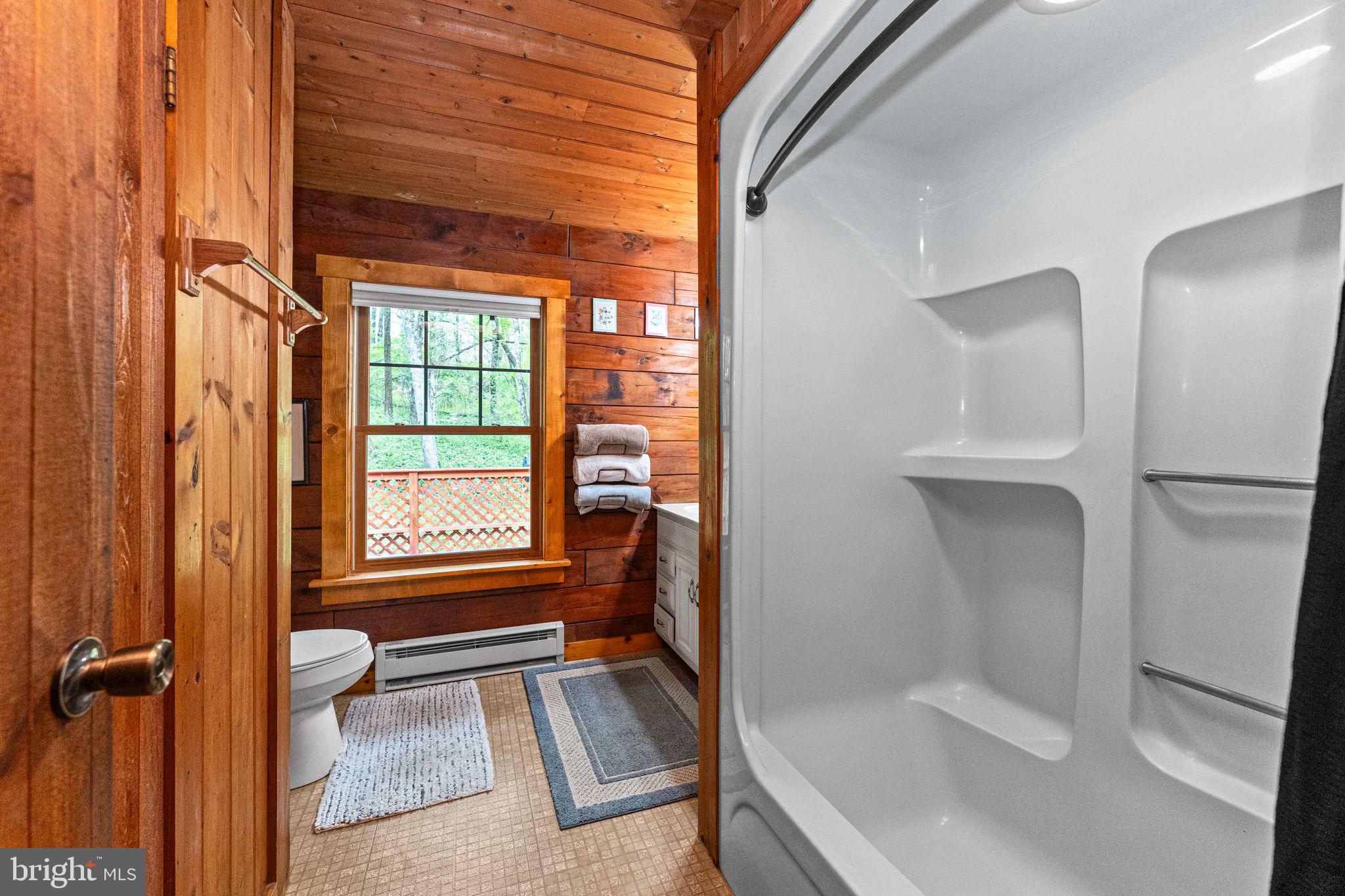 209 Township Line Road Schwenksville, PA 19473 - Photo 24 of 41 Hall Full Bath