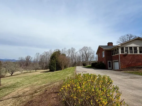 $365,000 | 205 Woodrow Avenue, Monroe, VA 24574