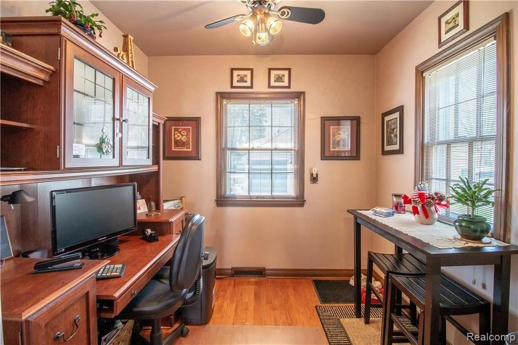 851 Menominee Road Pontiac, MI 48341 - Photo 8 of 19