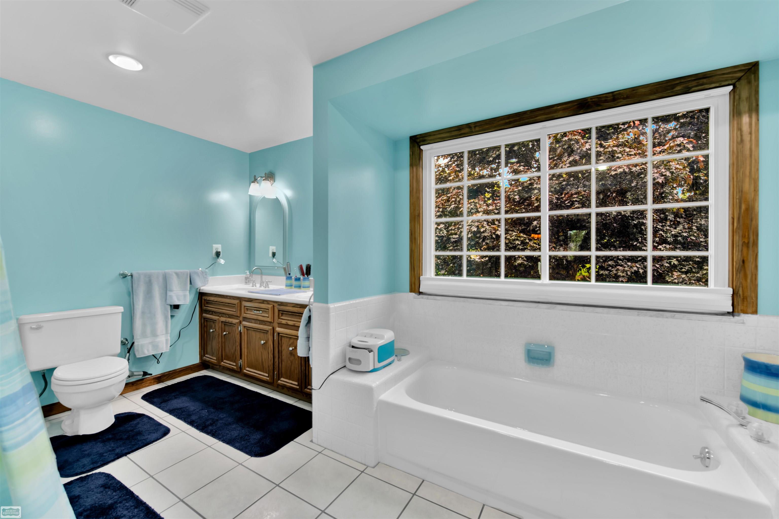 2401 Chalet Drive Rochester, MI 48309 - Photo 25 of 45 50176330-9deb99b0-83c7-4db1-be53-bad10044dc88.JPG