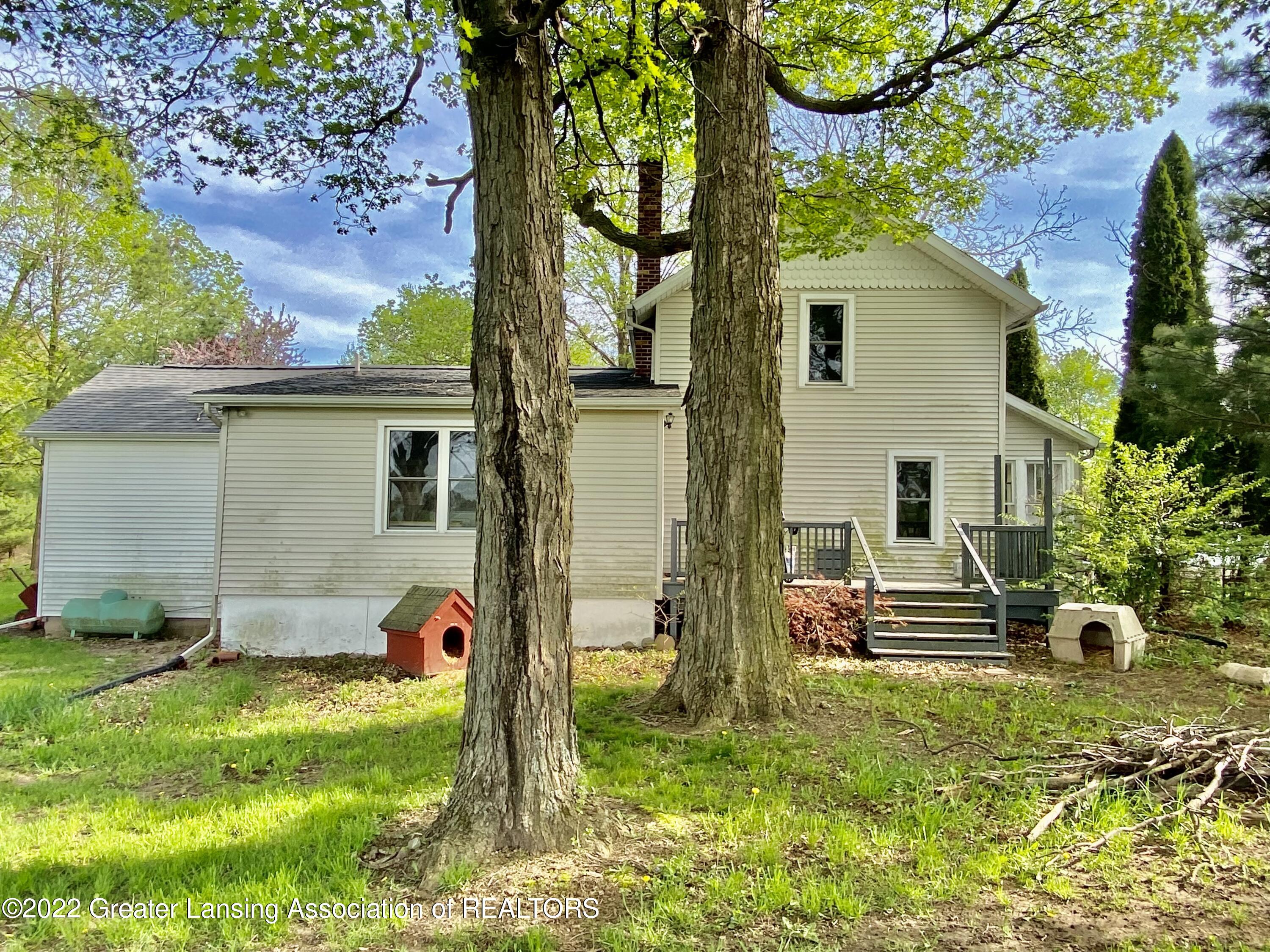 2598 North Chester Road Charlotte, MI 48813 - Photo 21 of 24 21 N Side