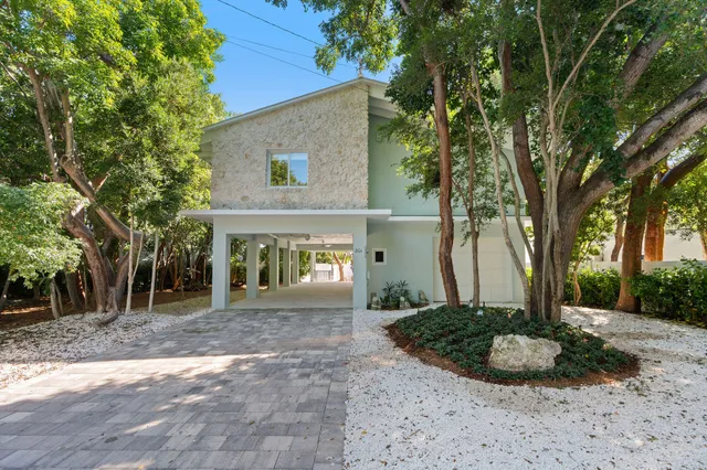 $2,250,000 | 201 Harbor Drive, Islamorada, FL 33036