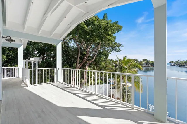$2,250,000 | 201 Harbor Drive, Islamorada, FL 33036